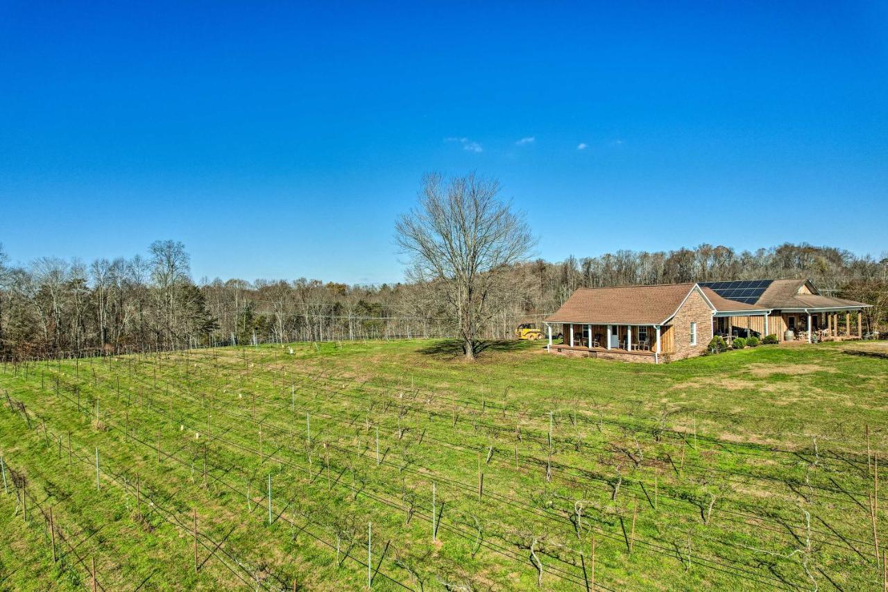 Вілла Breathtaking Elkin Getaway With Vineyard Views! Екстер'єр фото