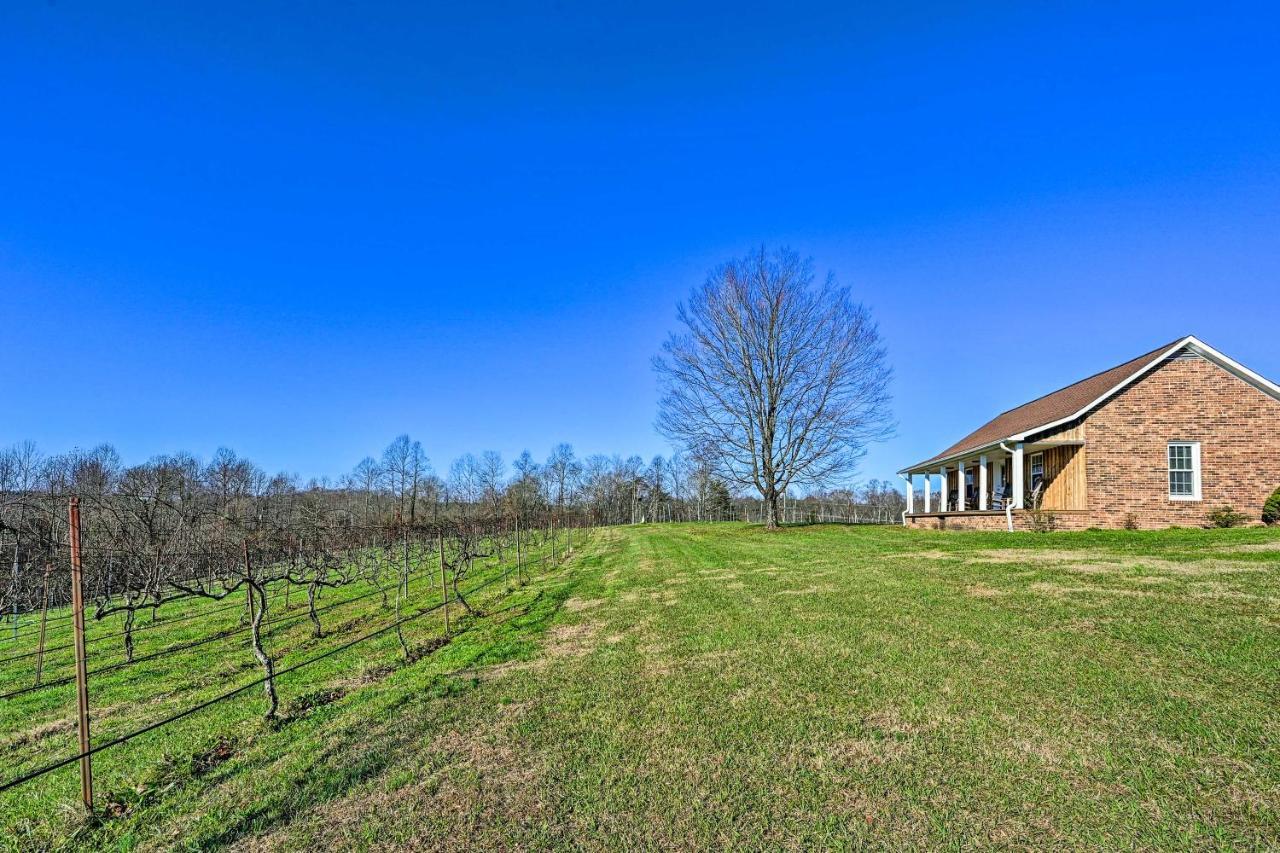 Вілла Breathtaking Elkin Getaway With Vineyard Views! Екстер'єр фото