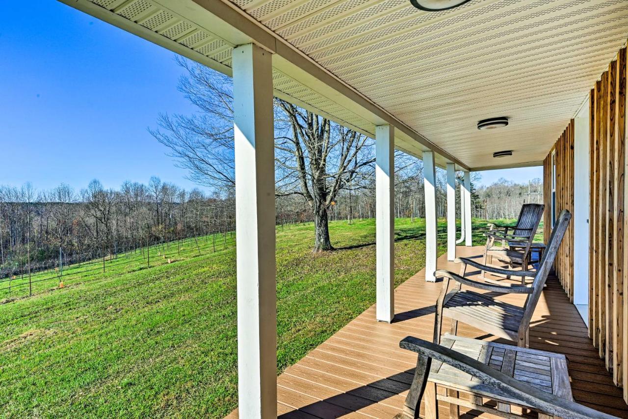 Вілла Breathtaking Elkin Getaway With Vineyard Views! Екстер'єр фото